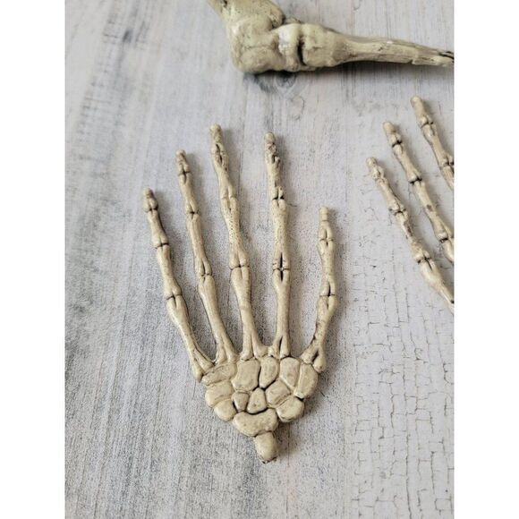 Mini skeleton hand foot set Halloween decor figure prop scary bones - Picture 2 of 5